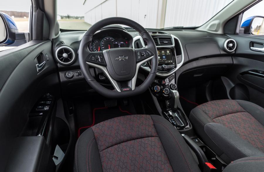 Торпедо Chevrolet Sonic RS Hatchback 2016 года  (NA) (фото 9 из 17)